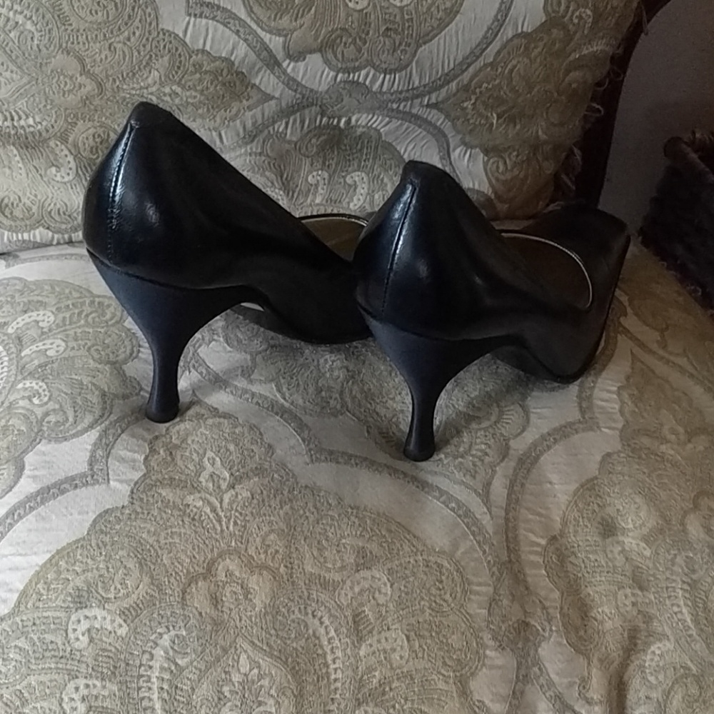 Pumps - Picture 4 of 5